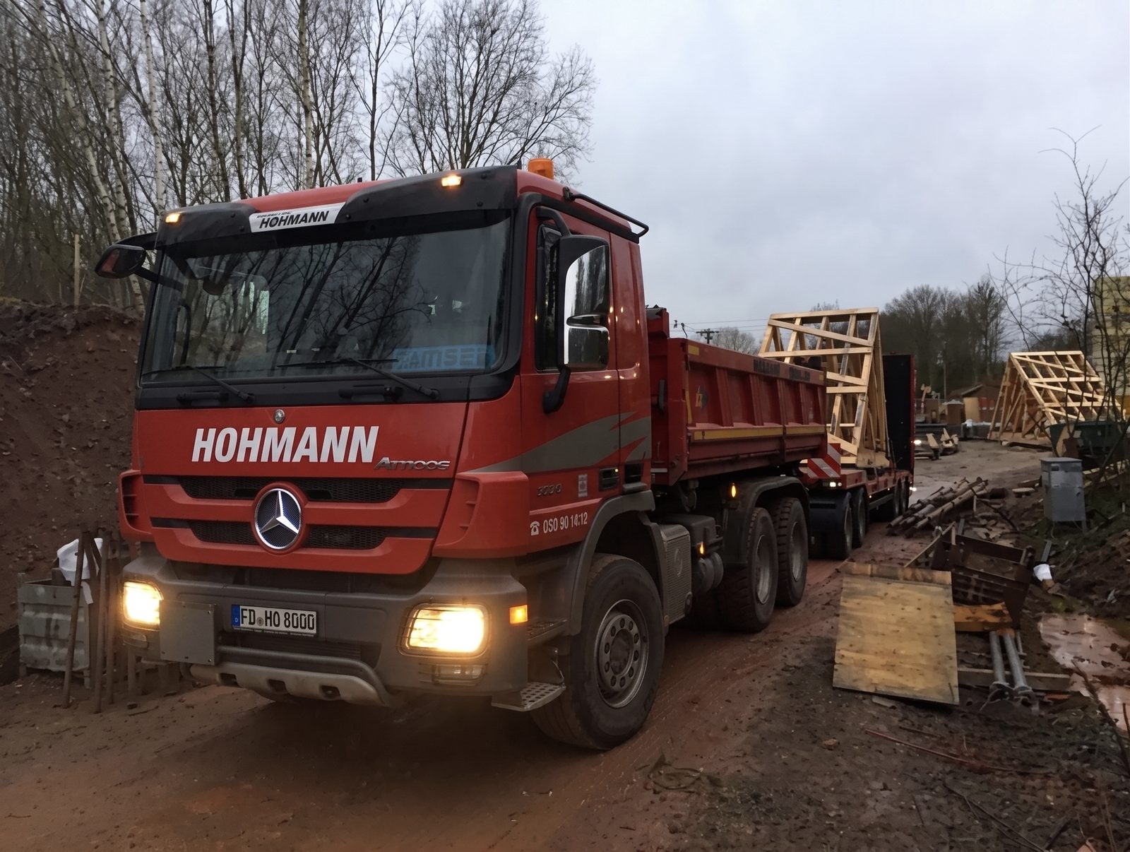 Kipper-LKW von Hohmann auf Transportfahrt