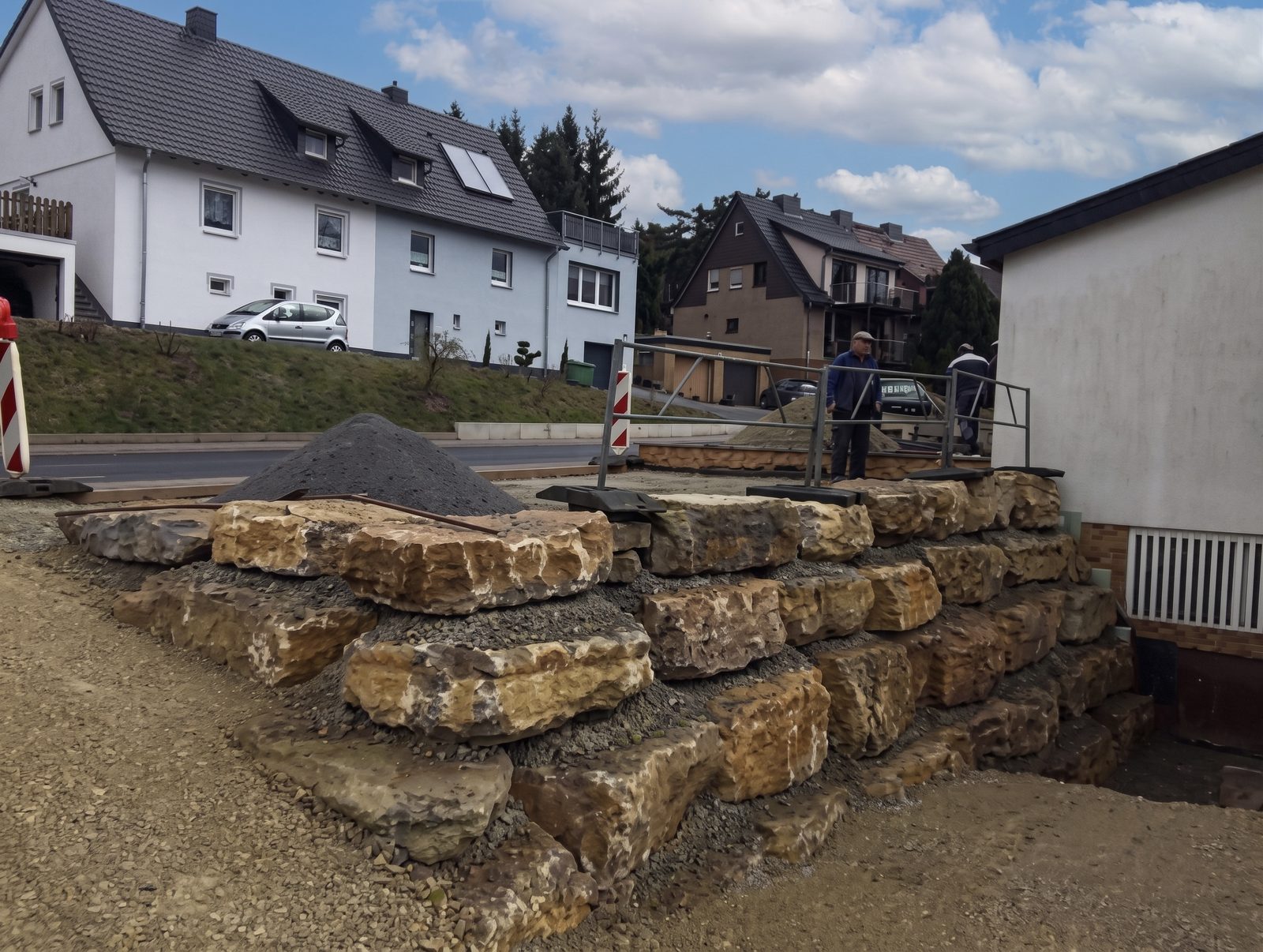 Natursteinmauer, von Hohmann errichtet